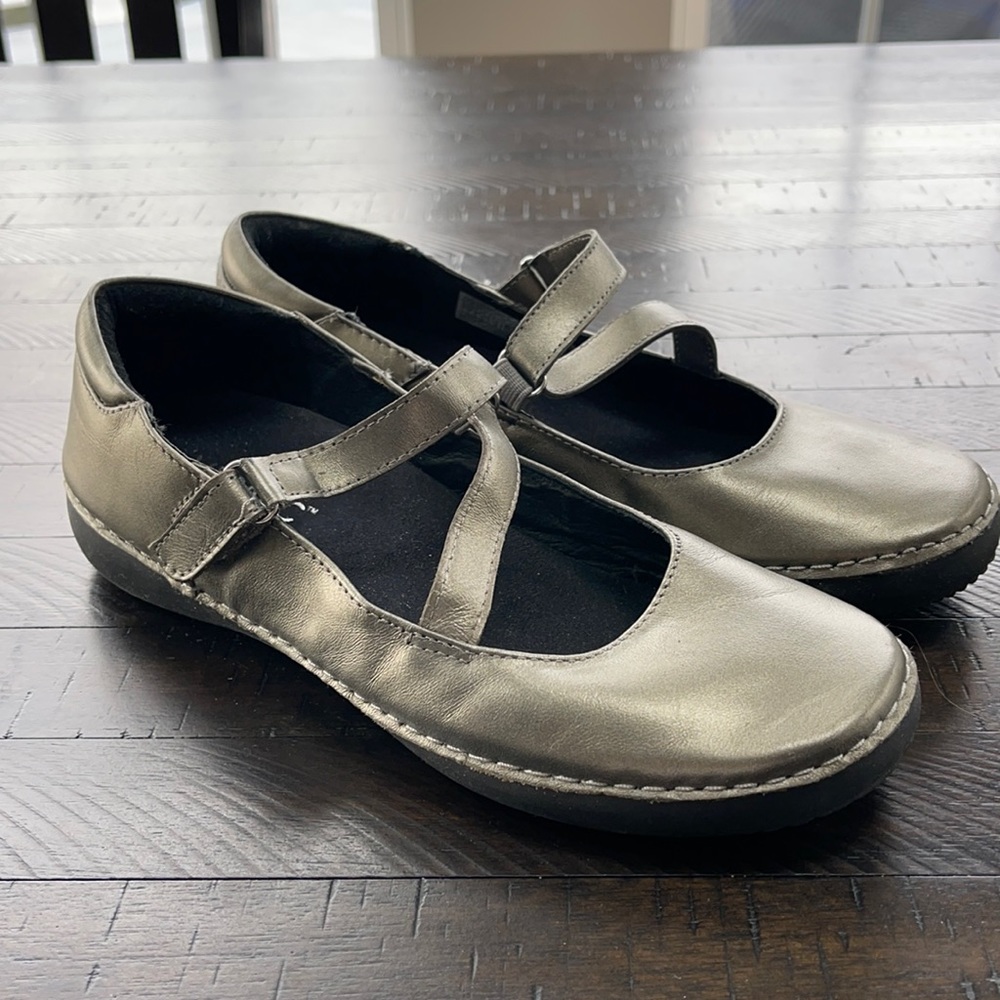 Vionic Metallic Silver Mary Jane Flats